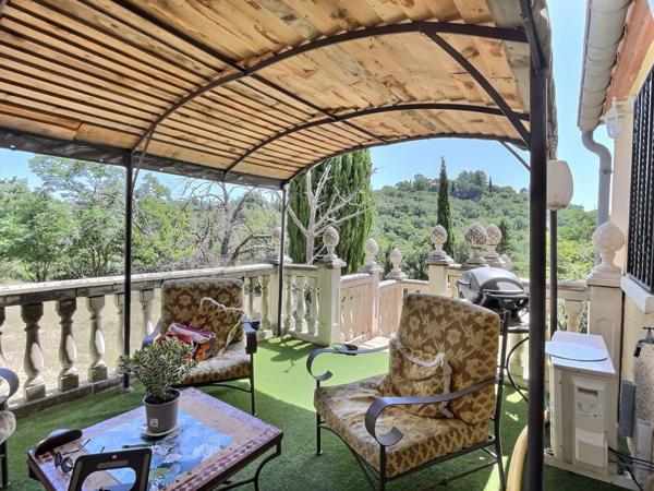 Villa avec vue panoramique sur la montagne