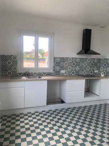 Maison 108.51m2 sur 1400m2 de terrain plat avec dépendance.