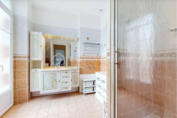 Demeure de 240,38 m²