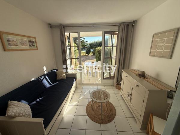 Appartement
         2 pièces
        - 23 m² 91 900 € *