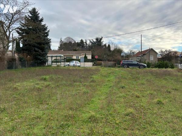 DISSAY - TERRAIN A BATIR DE 650 M²