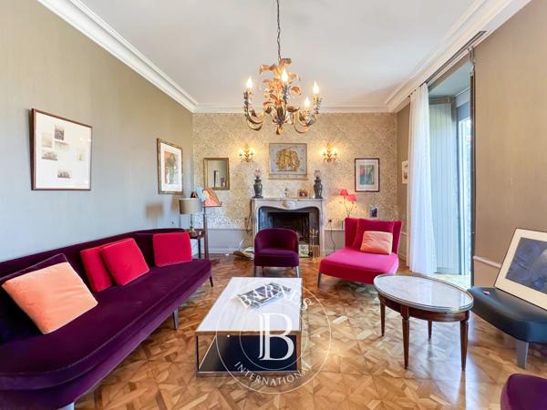 Chambéry, Propriété 5 Chambres -  299 m² à vendre