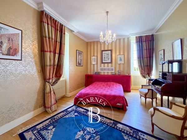 Chambéry, Propriété 5 Chambres -  299 m² à vendre