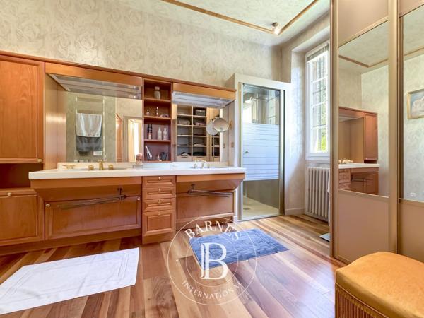 Chambéry, Propriété 5 Chambres -  299 m² à vendre