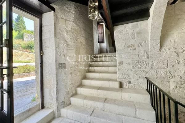 Exclusif : Château Médiéval Intemporel dans une Situation Exceptionnelle en Sud-Charente