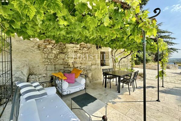 Exclusif : Château Médiéval Intemporel dans une Situation Exceptionnelle en Sud-Charente