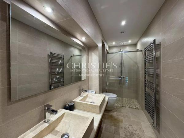 Exclusif : Château Médiéval Intemporel dans une Situation Exceptionnelle en Sud-Charente