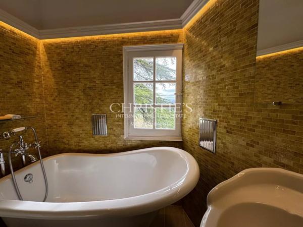 Exclusif : Château Médiéval Intemporel dans une Situation Exceptionnelle en Sud-Charente