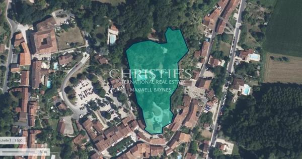 Exclusif : Château Médiéval Intemporel dans une Situation Exceptionnelle en Sud-Charente