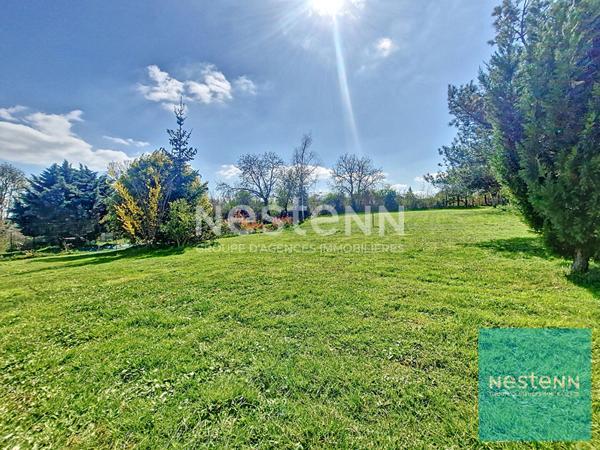 Terrain constructible, joliment arboré, dans un quartier calme à 5 minutes de Villeneuve-la-Guyard
