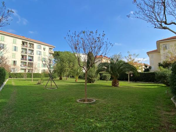 NICE CALIFORNIE STUDIO MEUBLE BALCON CAVE PARKING 28.44 m2