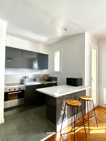 NICE CALIFORNIE STUDIO MEUBLE BALCON CAVE PARKING 28.44 m2