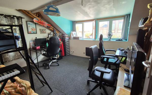 Maison à vendre    9 pièces • 300 m2 Criquebeuf-sur-Seine