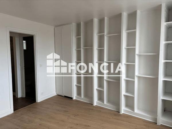 Location Studio 31 m² - 103 RUE GRANDE Fontainebleau 77300