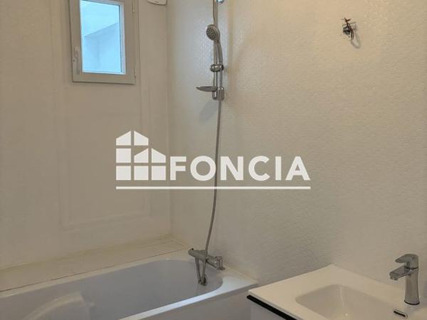 Location Studio 31 m² - 103 RUE GRANDE Fontainebleau 77300