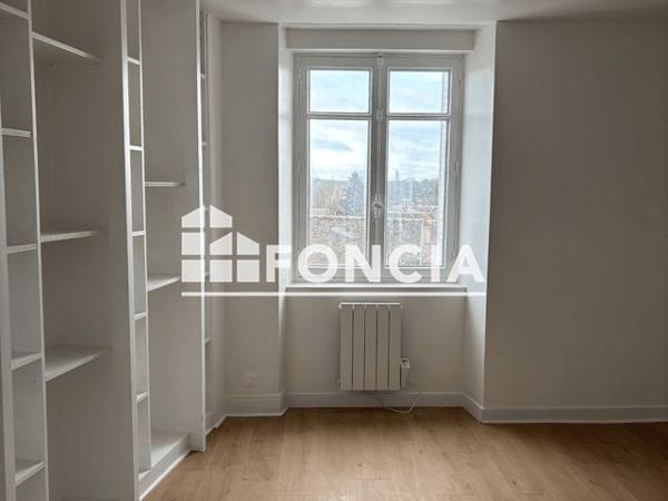 Location Studio 31 m² - 103 RUE GRANDE Fontainebleau 77300