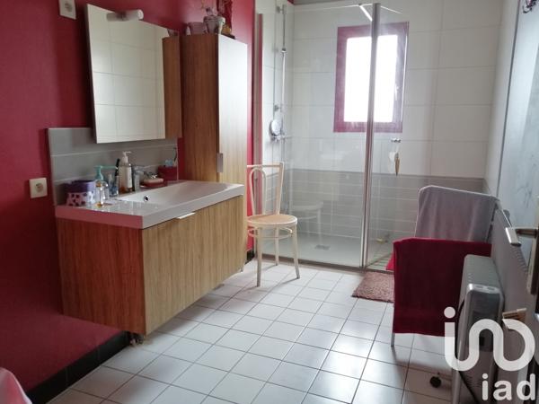 Maison à vendre 10 pièces 232 m² Saint-Jean-sur-Mayenne