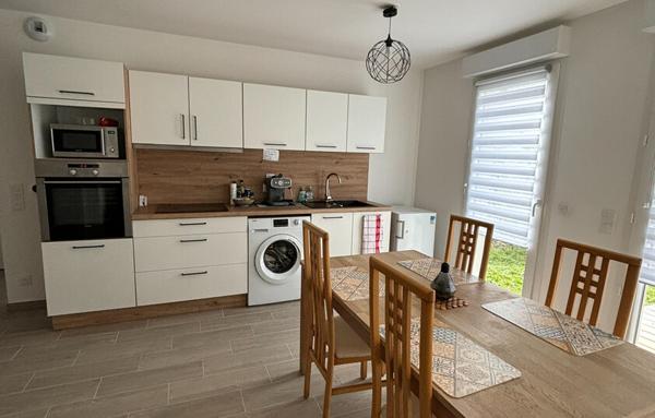 SOUS COMPROMIS Magnifique appartement moderne avec jardin, deux places de parking et terrasse   53 m2   2023