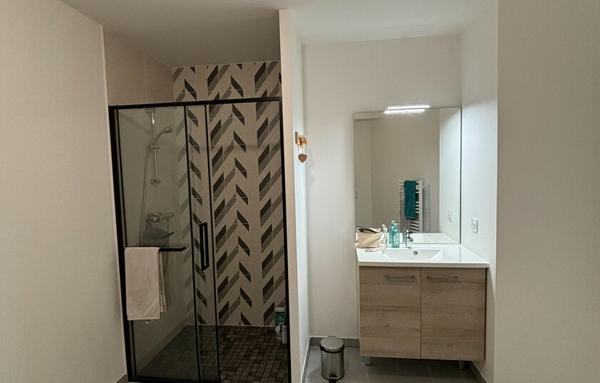 SOUS COMPROMIS Magnifique appartement moderne avec jardin, deux places de parking et terrasse   53 m2   2023