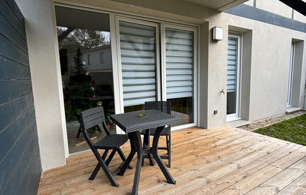 SOUS COMPROMIS Magnifique appartement moderne avec jardin, deux places de parking et terrasse   53 m2   2023