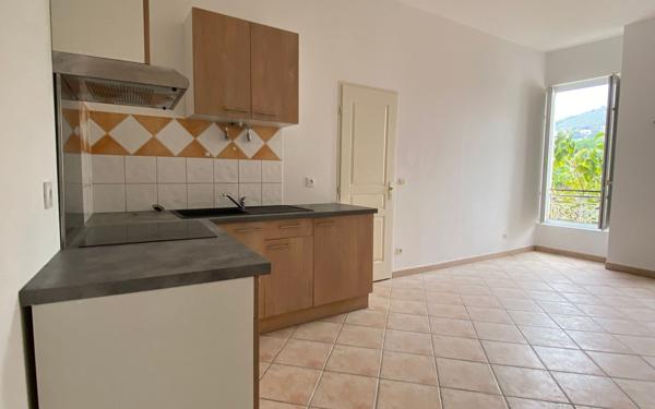 Immeuble à vendre    5 pièces • 186 m2 Manosque