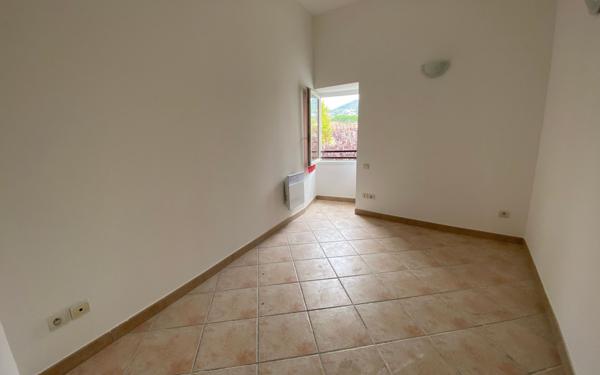 Immeuble à vendre    5 pièces • 186 m2 Manosque