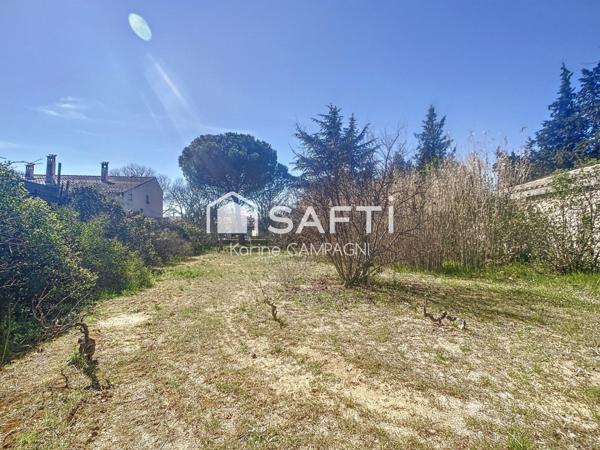 Robion – Bastide du XIXe siècle à rénover avec dépendances