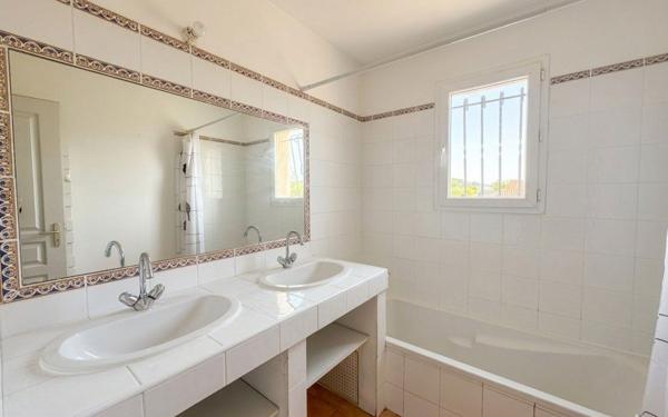 Maison à vendre    4 pièces •  Nîmes