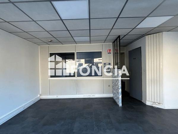 Location Local commercial 2 pièces 45.7 m² - 34A/36 RUE J.SAVIDAN Lannion 22300