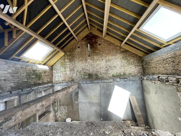 GRANGE EN PIERRE À RÉNOVER