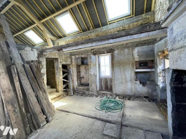 GRANGE EN PIERRE À RÉNOVER