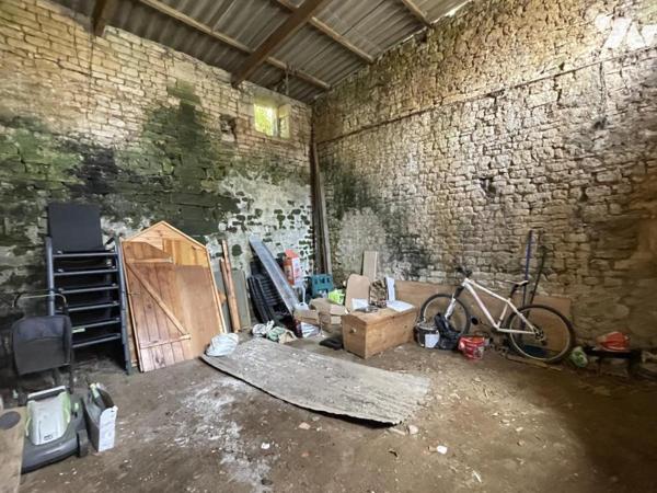 GRANGE EN PIERRE À RÉNOVER