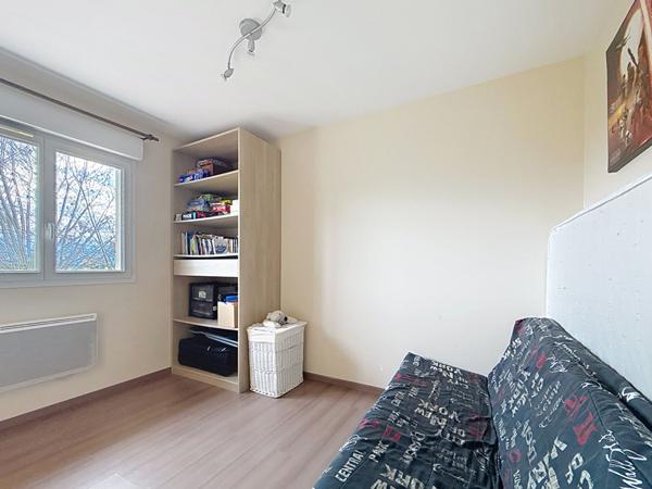 Maison Faramans 5 pièce(s) 125 m2, 4 chambres, au calme, garage et terrain clos