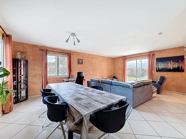 Maison Faramans 5 pièce(s) 125 m2, 4 chambres, au calme, garage et terrain clos