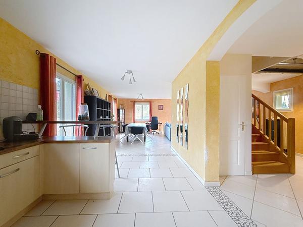 Maison Faramans 5 pièce(s) 125 m2, 4 chambres, au calme, garage et terrain clos