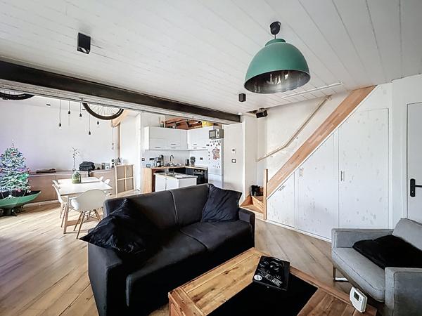 Maison rénovée 73 m2; 2 chambres et un bureau avec terrasse et son espace vert