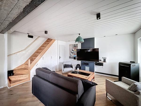 Maison rénovée 73 m2; 2 chambres et un bureau avec terrasse et son espace vert