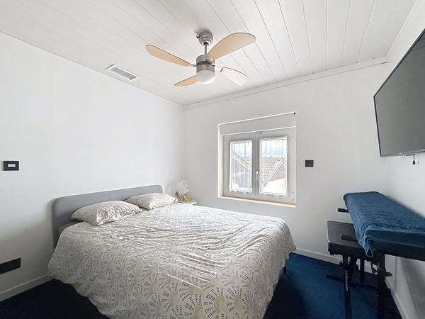 Maison rénovée 73 m2; 2 chambres et un bureau avec terrasse et son espace vert