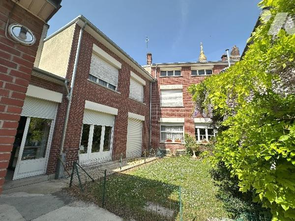 MAISON - CENTRE-VILLE - GARAGE - 6 CHAMBRES