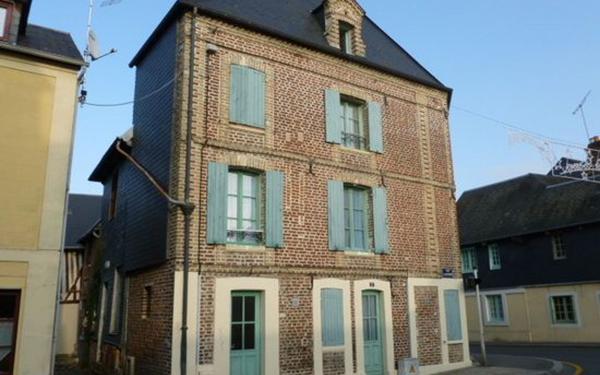 Appartement à louer    1 pièce •  Pont-l'Évêque