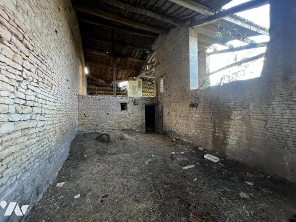 SAINT HILAIRE LA PALUD, Grange à rénover avec acces a une conche
