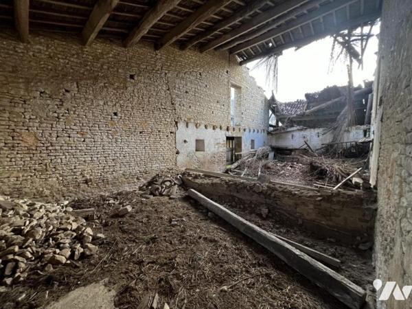 SAINT HILAIRE LA PALUD, Grange à rénover avec acces a une conche