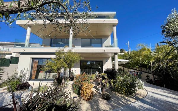 Appartement à vendre    4 pièces • 130 m2 Bandol