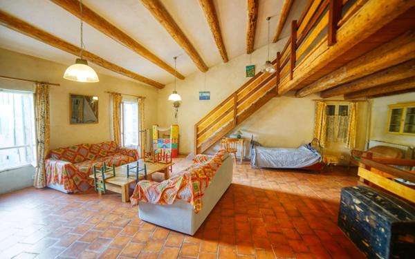 Maison à vendre    7 pièces • 240,32 m2 La Bastidonne