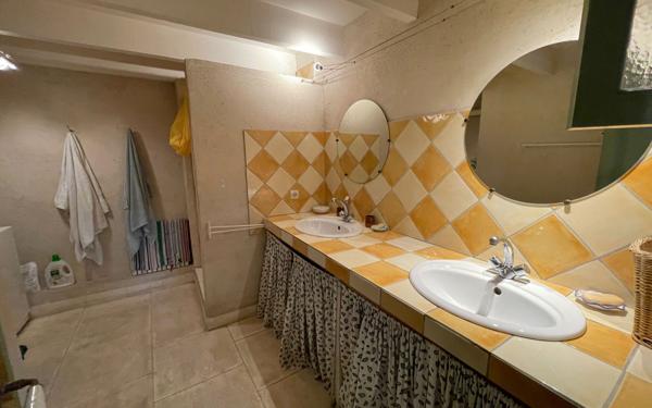 Maison à vendre    7 pièces • 240,32 m2 La Bastidonne