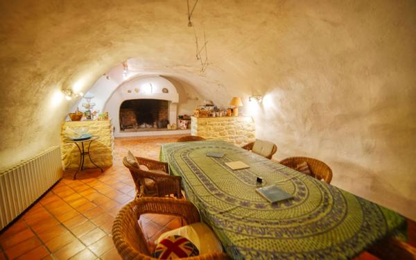 Maison à vendre    7 pièces • 240,32 m2 La Bastidonne