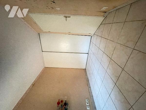 Dans une résidence recherchée sur le cours principal, venez découvrir cet appartement avec terrasse.