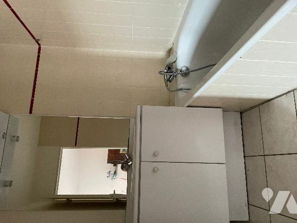 Dans une résidence recherchée sur le cours principal, venez découvrir cet appartement avec terrasse.