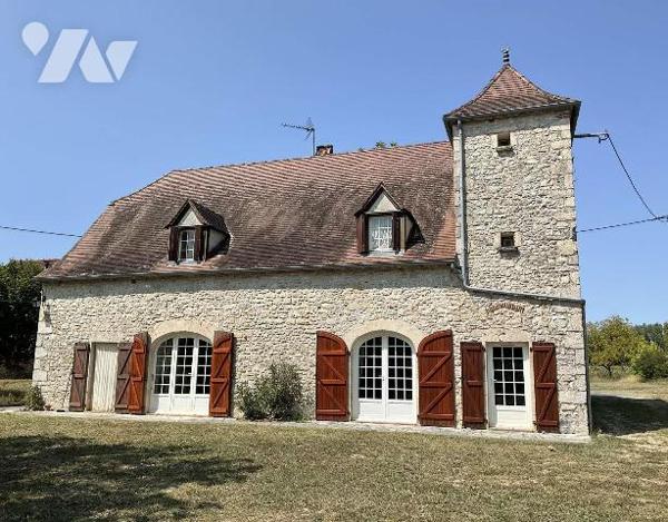 A VENDRE : Maison en pierre avec deux grandes dépendances sur 5.504m² de terrain, situées en ca...