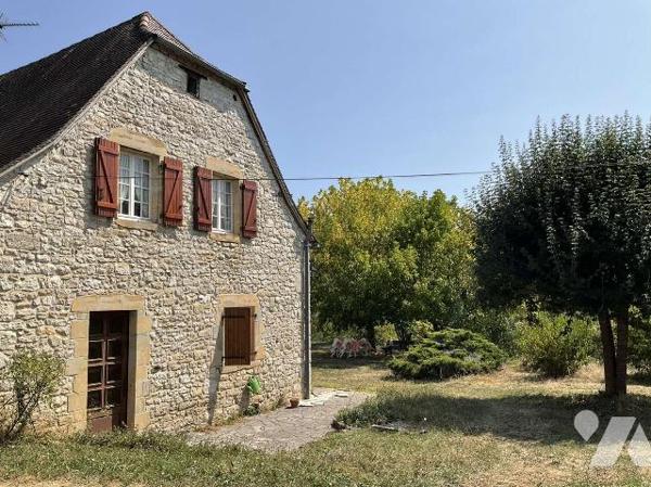 A VENDRE : Maison en pierre avec deux grandes dépendances sur 5.504m² de terrain, situées en ca...
